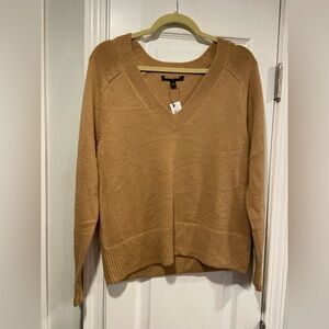 NWT Banana Republic Size S Tan Camel V Neck Long Sleeve Soft Pullover Sweater